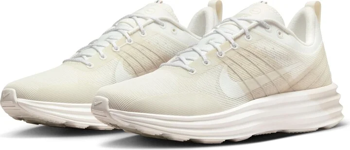 Lunar Roam Sneaker