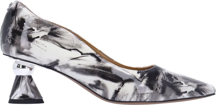 Lysandra Pump - Image 3