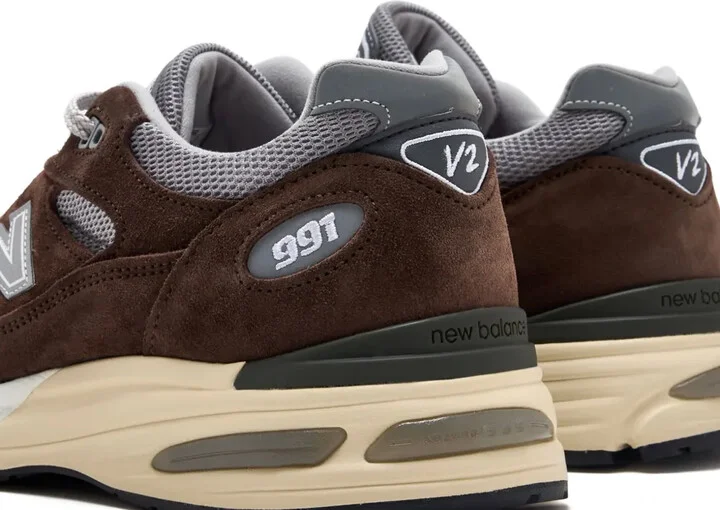 Made iIn UK 991v2 sneakers - Image 3