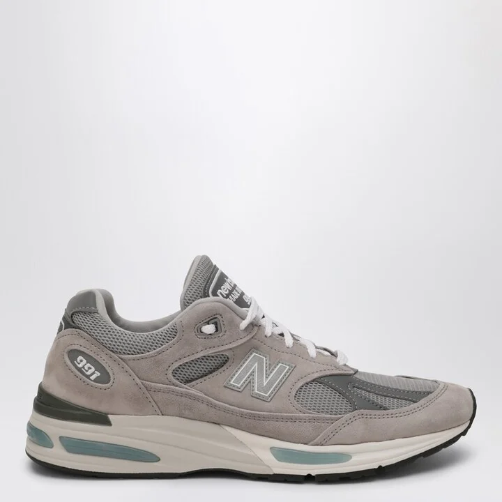 Made in UK 991v2 Sneakers in Taupe