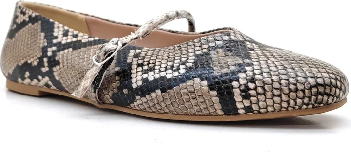 Magnolia Mary Jane Flat