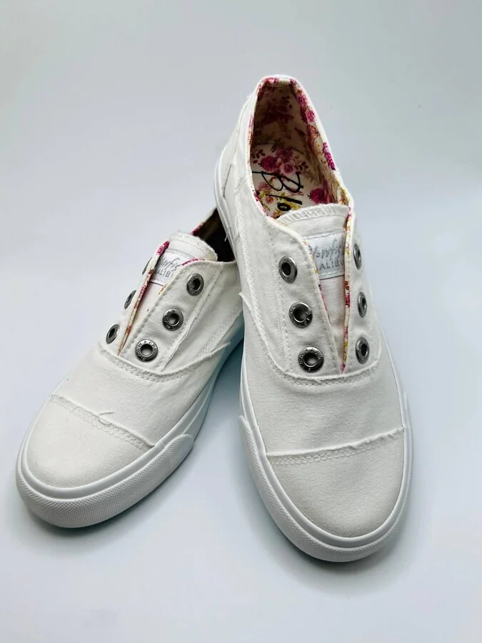 Malia Sneaker In White