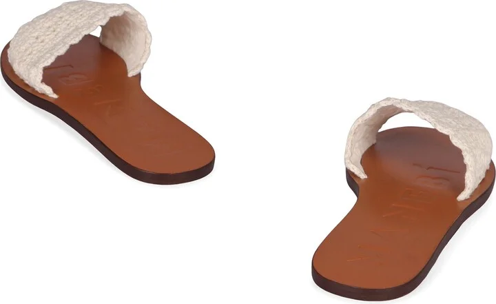 Manebí Flat Sandals - Image 4