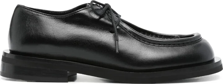 Mannish lace-up shoes