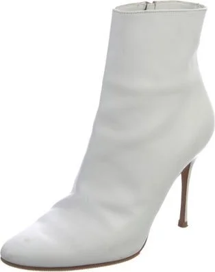 Manolo Blahnik - Image 2