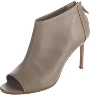 Manolo Blahnik - Image 2