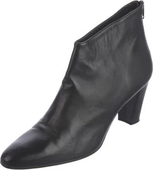 Manolo Blahnik - Image 2
