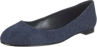 Manolo Blahnik - Image 2