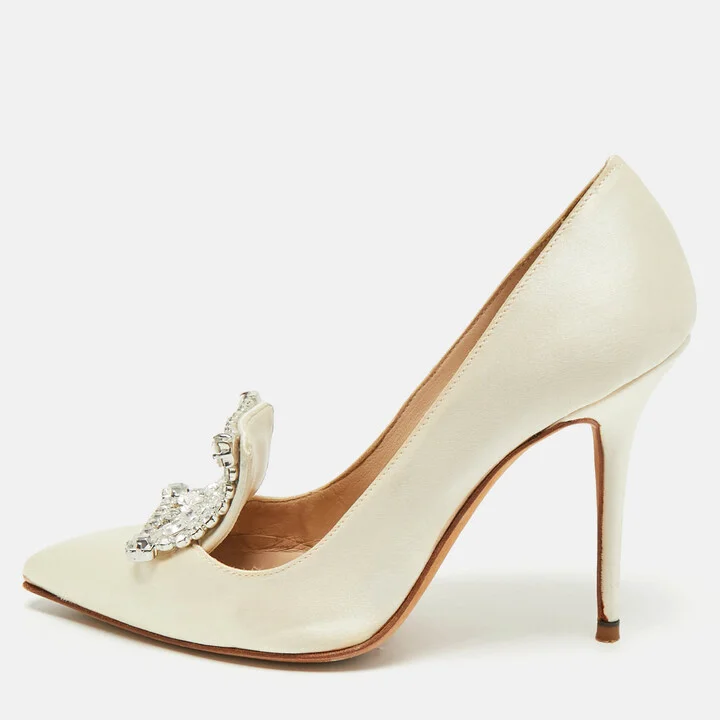 Manolo Blahnik Cream Satin Crystal Embellished Borlak Pumps Size 34