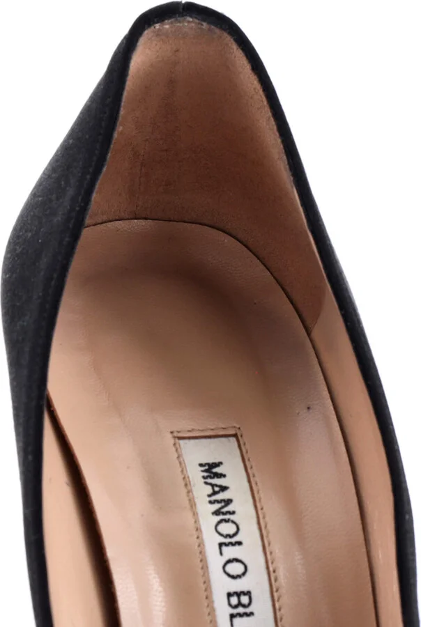 Manolo Blahnik Women's Hangisi Pumps Satin with Faux Pearls 105 - Image 5