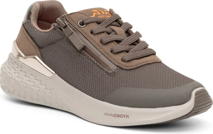 Manteo Water Resistant Low Top Sneaker
