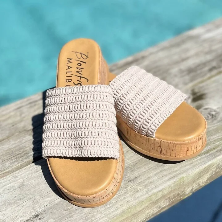 Maracelia Crochet Wedge In Off White