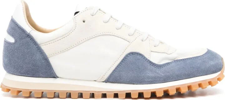 Marathon trail sneakers