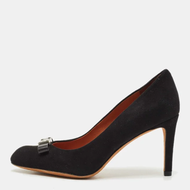 Marc by Marc Jacobs Black Nubuck Leather Metal Bow Pumps Size 36.5