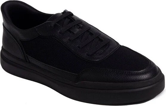 black vegan grainy leather/black sole