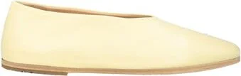Pastel yellow