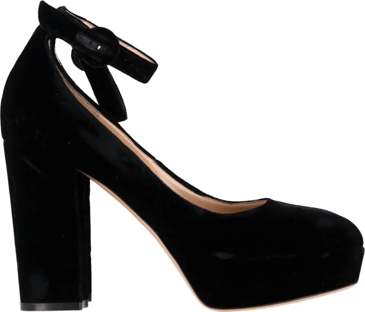 Mary Jane Pumps in Black Suede