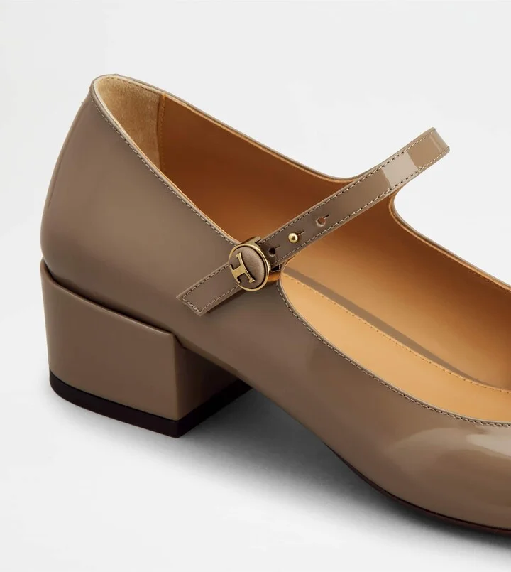 Mary Jane Pumps in Leather - Image 5