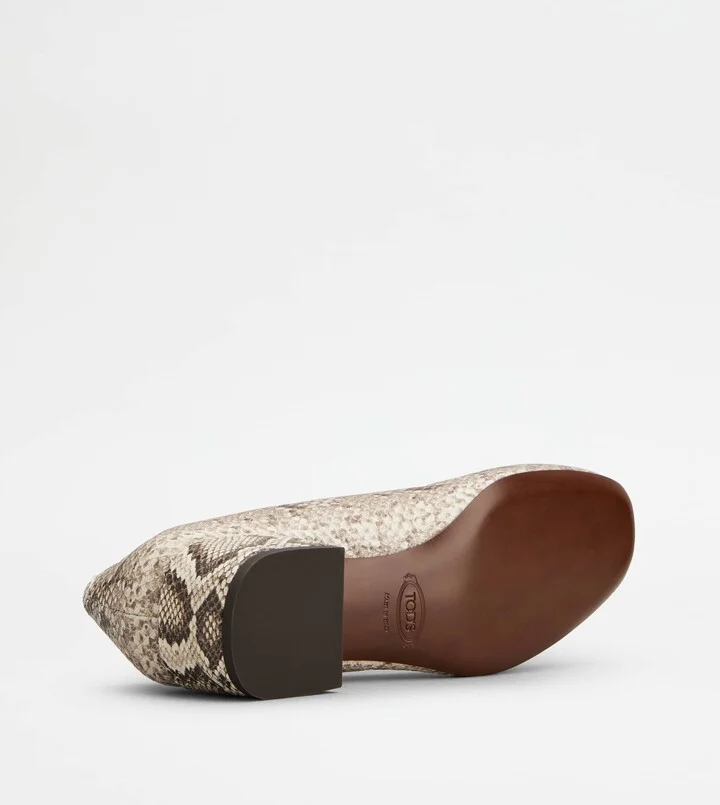 Mary Jane Pumps in Leather - Image 4