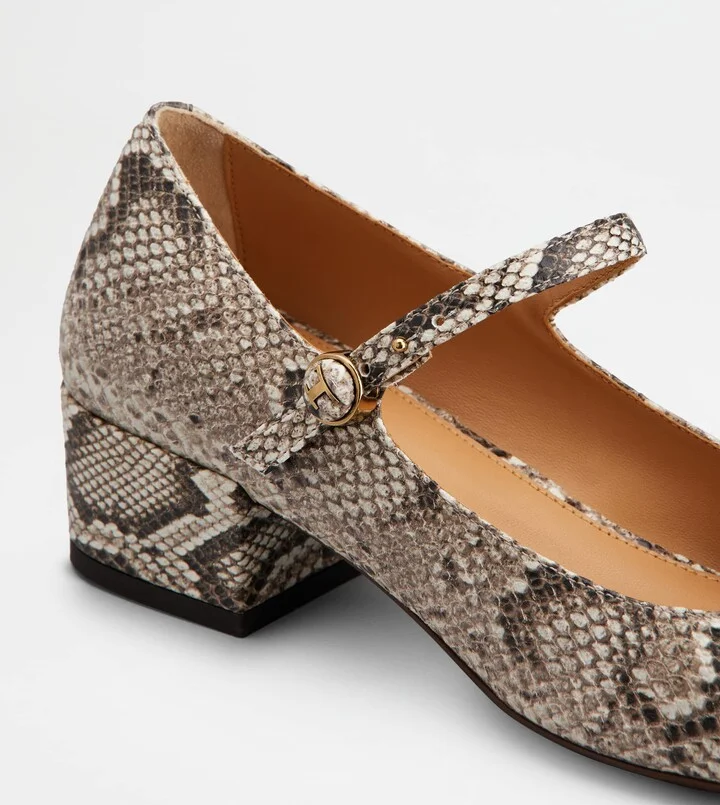 Mary Jane Pumps in Leather - Image 5