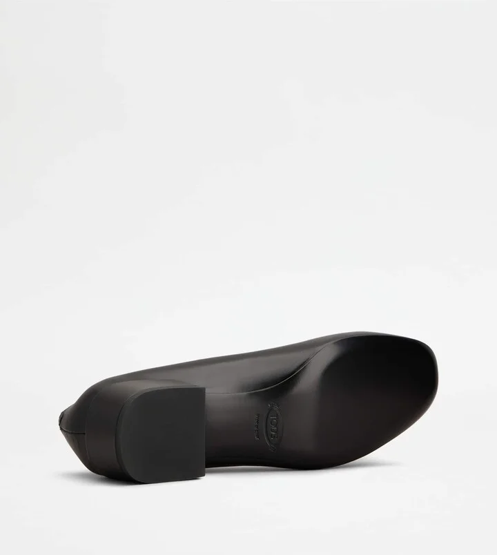 Mary Jane Pumps in Leather - Image 4