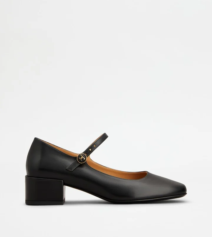 Mary Jane Pumps in Leather