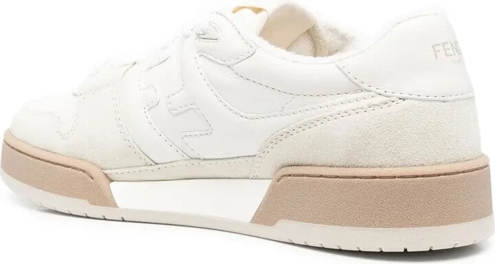 Match low-top sneakers - Image 3