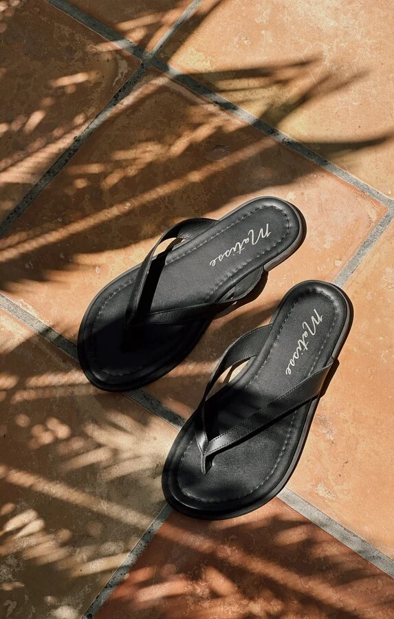 Matisse Leo Thong Sandal ~ Black