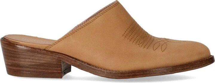 Maverik Western Tan Mule