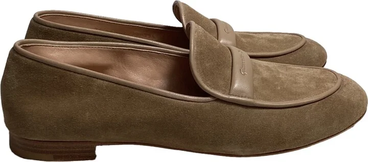 Maxime Logo Loafers in Brown Suede
