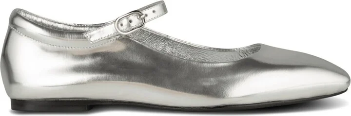 Maya Shoes In Metallic Silver