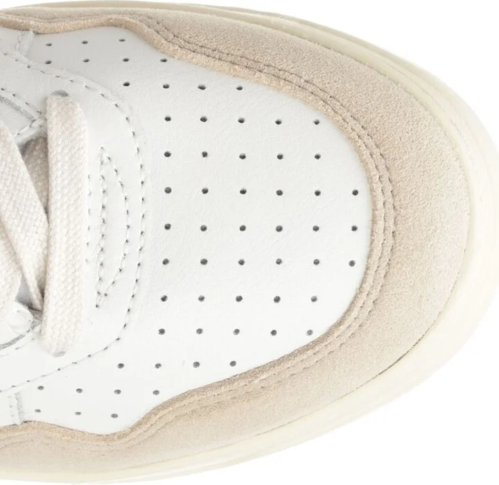 Medalist Low Sneakers Gold