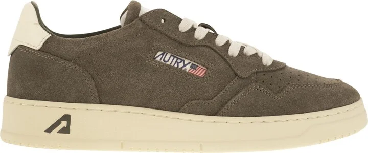 Medalist Low - Suede Sneakers