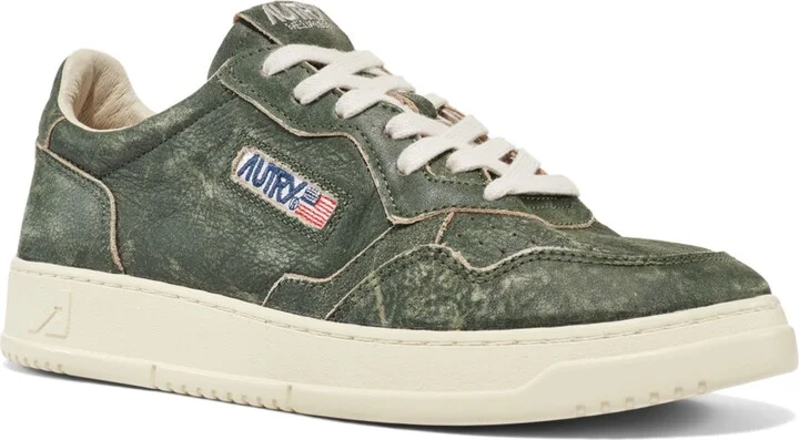 Medalist Low Top Sneaker