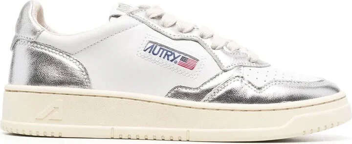 Medalist low-top sneakers