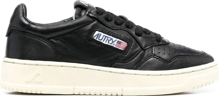 Medalist low-top sneakers