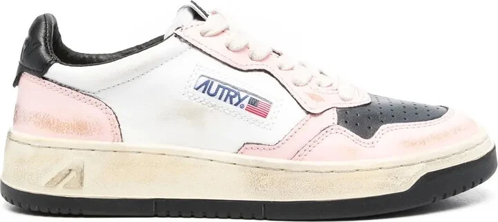 Medalist low-top sneakers