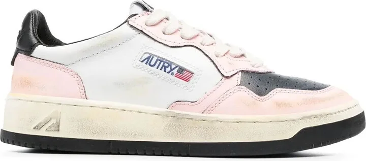Medalist low-top sneakers