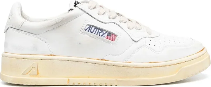 Medalist low-top sneakers