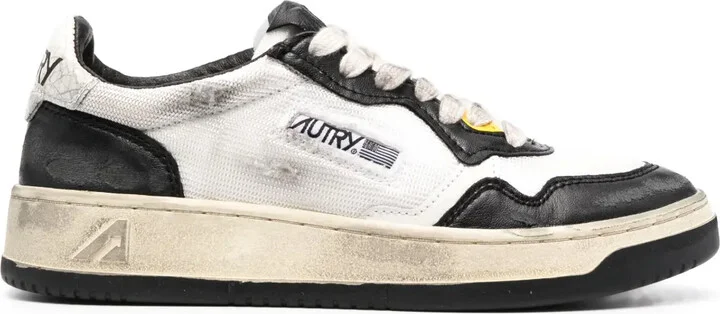 Medalist low-top sneakers