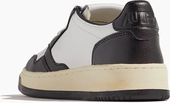 Medalist Low Women Sneaker in Black - Image 3