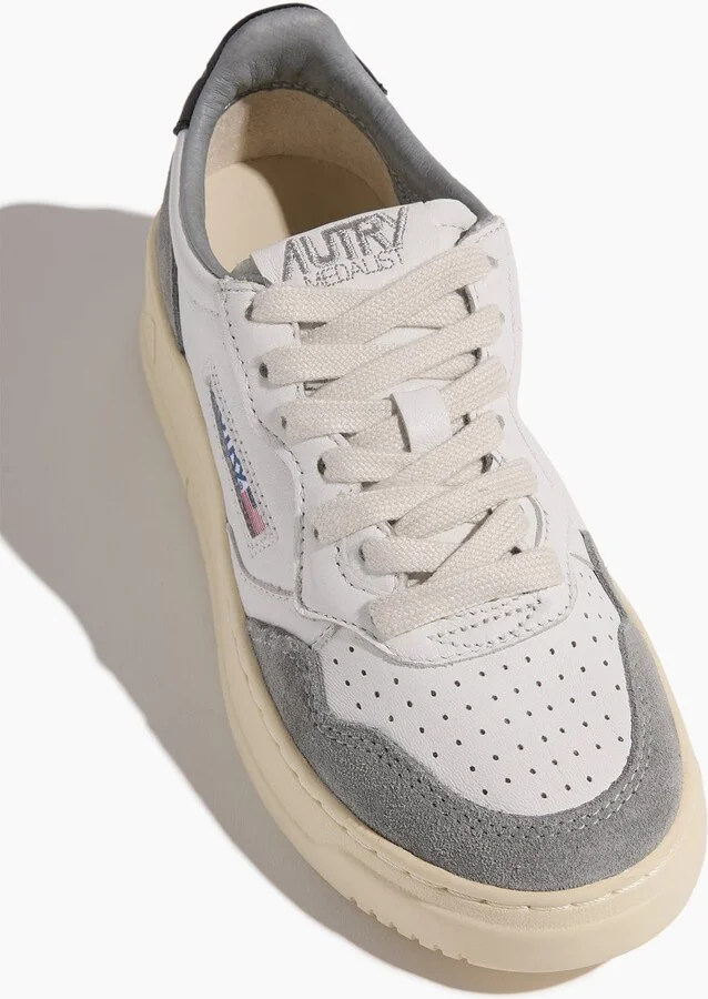 Medalist Low Women Sneaker in Grey/Black - Image 4