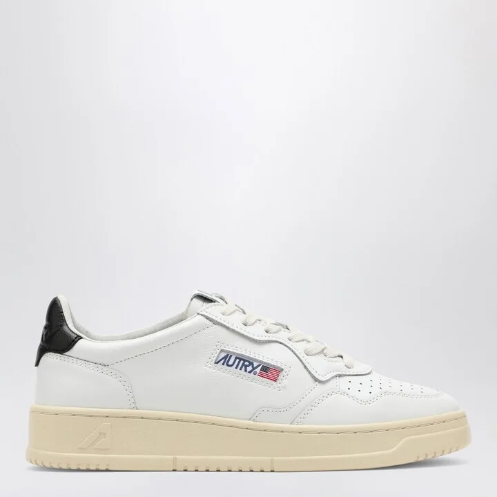 Medalist white/black trainer