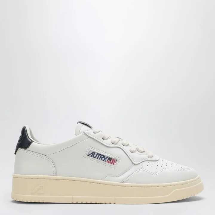 Medalist white/space trainer