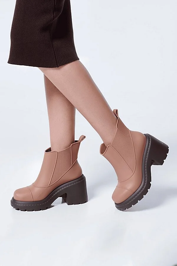 Melissa Courtney Heeled Chunky Boot in Black - Image 6