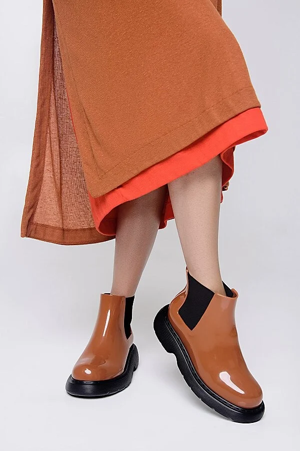 Melissa Step Jelly Chelsea Boot in Brown/Blk - Image 4