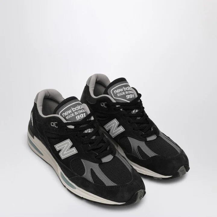 Men's Made In Uk 991V2 Sneakers In