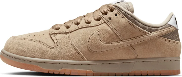 Men's Nike SB Dunk Low Pro B Skate Shoes in Brown | HJ0367-200