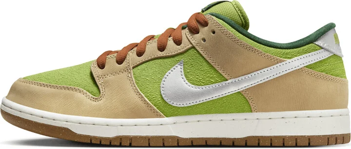 Men's Nike SB Dunk Low Pro Skate Shoes in Brown | FQ7585-200