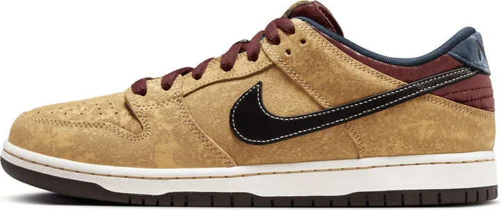 Men's Nike SB Dunk Low Pro Skate Shoes in Brown | FZ1278-200